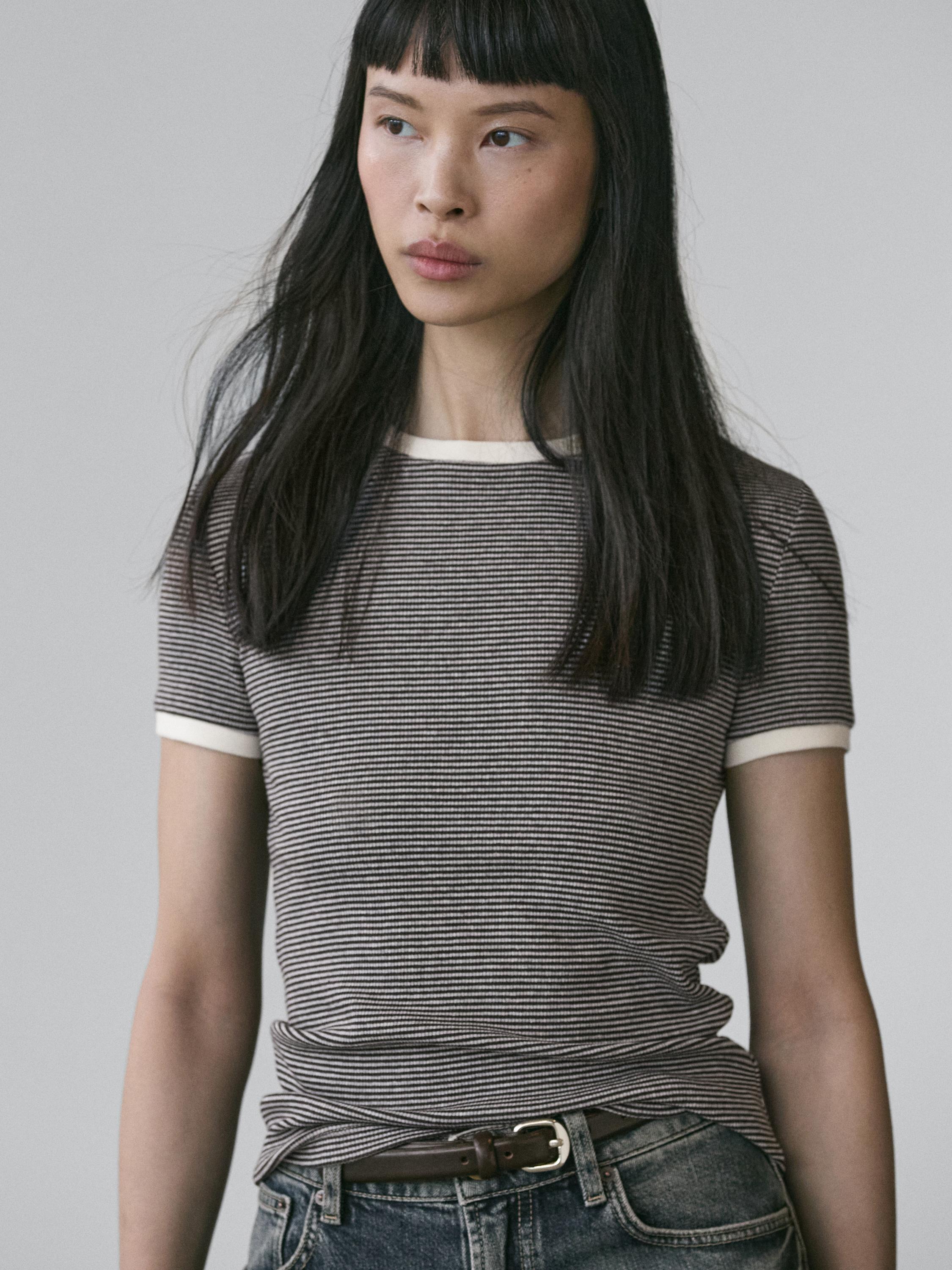 Short sleeve T-shirt with contrast detail